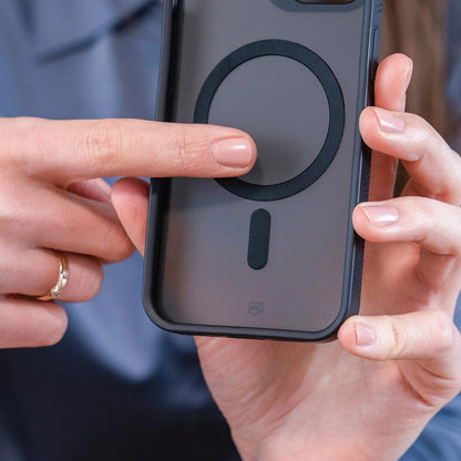 Husa MagSafe pentru Apple iPhone 17 Pro Max, 3MK, Smoke MagCase, Neagra