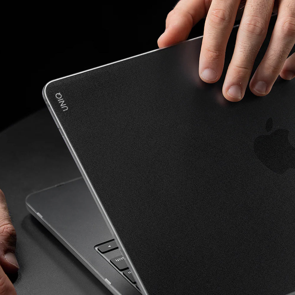 Husa UNIQ Claro pentru Apple MacBook Pro 16inch (2026) / (2024) / (2023) / (2021), Gri Mata